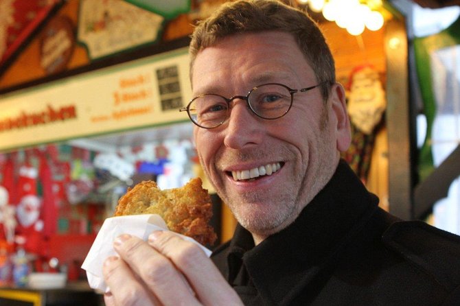 Berlin Christmas Markets with Culinary Tour - Small-group logistics: meeting at Museumsinsel and ending at U Eberswalder Straße
