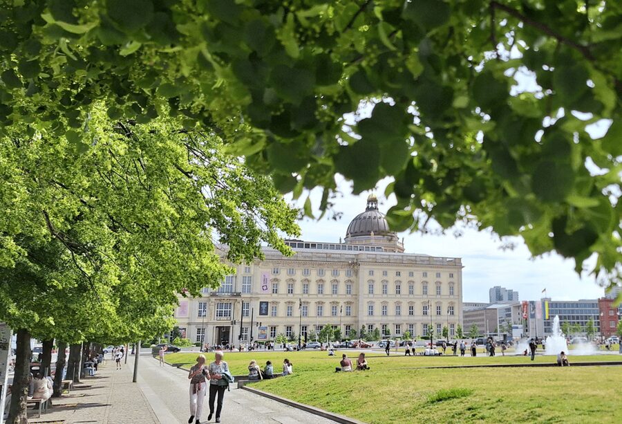 Berlin: City Highlights Express & Panorama Roof Terrace - Why a 75-minute Berlin highlights walk is actually smart