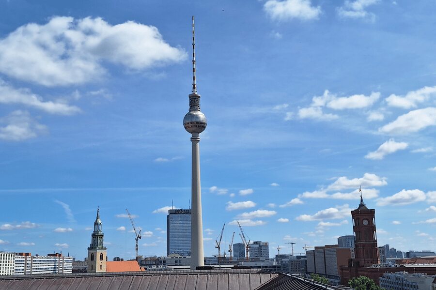 Berlin: City Highlights Express & Panorama Roof Terrace - The viewpoint and finish at Lustgarten: end with a big frame