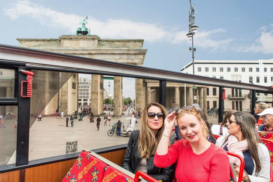 Berlin: City Sightseeing Hop-On Hop-Off Bus Tour - The Classic Route: Tauentzienstrasse to Kurfurstendamm, with the big names in between