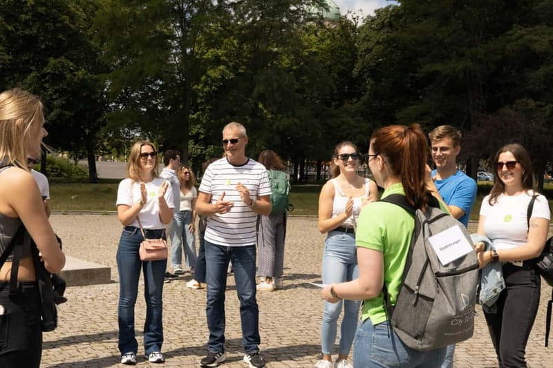 Berlin: City tour - Best of Berlin - Unter den Linden: The Walk That Links Old Berlin to New Views