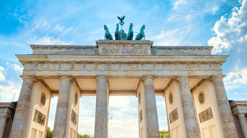 Berlin: City tour - Best of Berlin - Reichstag and Brandenburg Gate: Power, Change, and Photo-Friendly Angles
