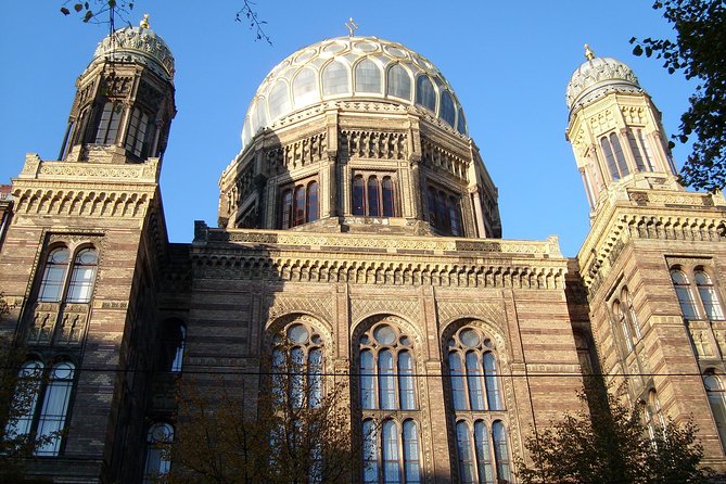 Berlin City Walking Tour of Scheunenviertel and Hackesche Höfe in Berlin Mitte - Stop 3: Stiftung Neue Synagoge Berlin - Centrum Judaicum and Clärchens Ballhaus