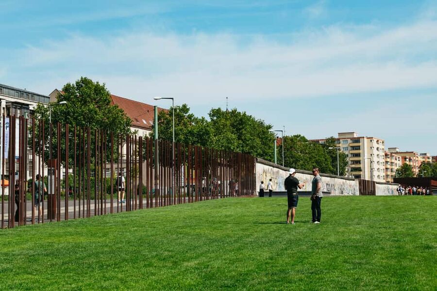 Berlin: Cold War Walking Tour on Berlin Wall Route - Key things you will notice on this Berlin Wall route tour