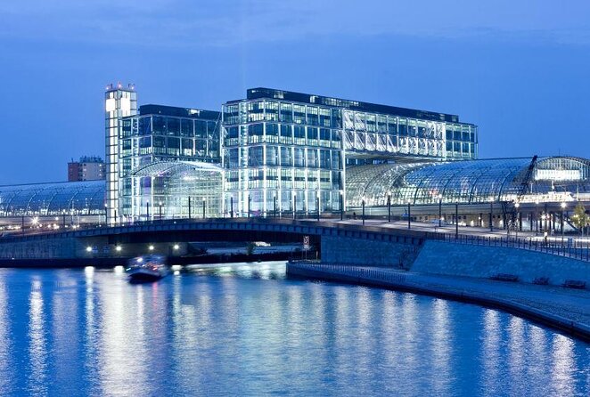 Berlin Combo: Hop-On-Hop-Off Bus and Icebar Ticket - A Two-for-One Day: Hop-On Bus Meets Icebar