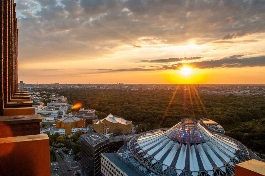 Berlin: Combo-Ticket for Panoramapunkt with Crémant at Café - The Potsdamer Platz transformation exhibit that makes your skyline make sense