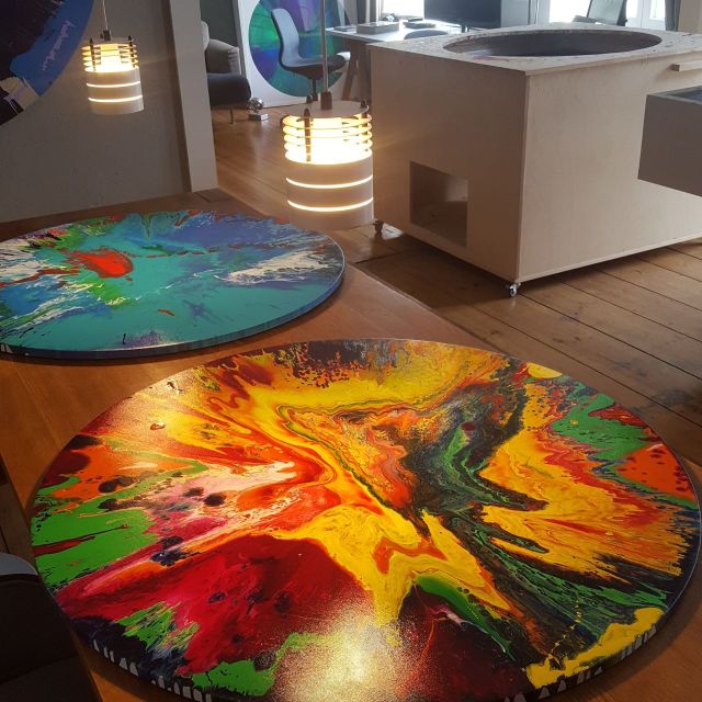 Berlin: Create Your Own Spin Painting at Jans Echternacht - Drying time and varnish, when you can pick up the art