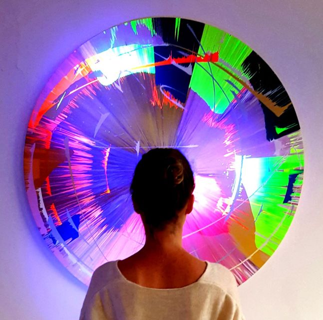 Berlin: Create Your Own Spin Painting at Jans Echternacht - Picking the canvas size, 80 cm or two 50 cm for flights