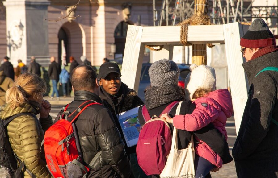 Berlin: Decolonial Berlin Castle/ Humboldt Forum Guided Tour - Start at the reconstructed Sanchi Gate, then settle in
