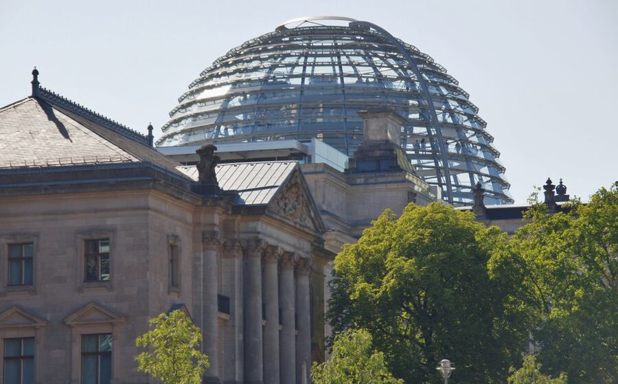 Berlin: Dinner Cruise on the Spree with Prosecco - Prosecco and Extra Drinks: A Simple Cash-Only Reality