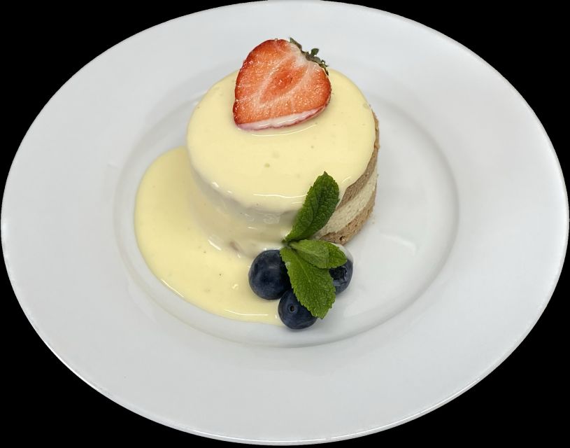 Berlin: Dinner Cruise on the Spree with Prosecco - When to Go: Sunset Mood and Night Views