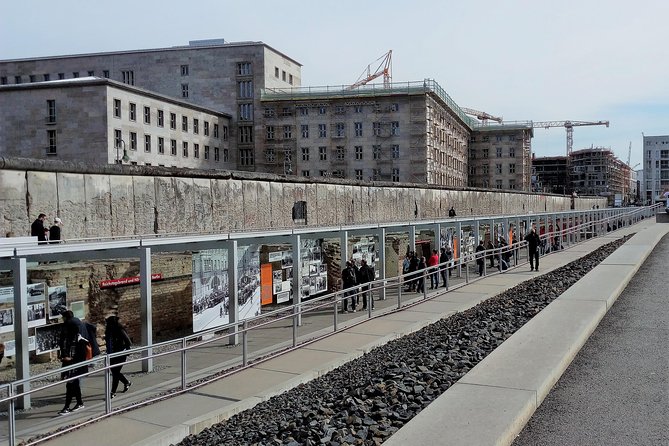 Berlin during Nazism - Tour in Italian - Scheunenviertel Jewish Quarter stops, including the New Synagogue area