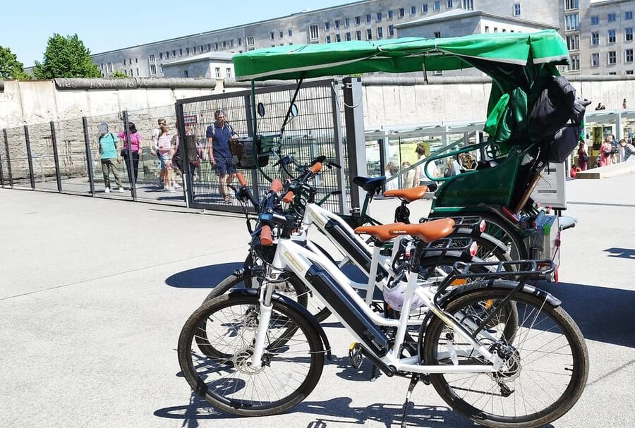 Berlin (E)Bike Tour Historical Highlights in Small groups - Checkpoint Charlie and Hitler’s bunker area: Cold War tension, then the final chapter