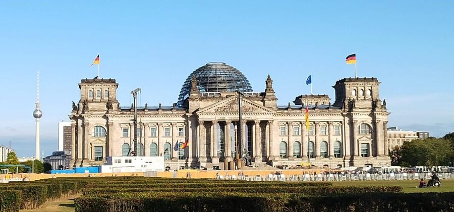 Berlin (E)Bike Tour Historical Highlights in Small groups - Topography of Terror to Brandenburg Gate and the Reichstag: finishing with power symbols