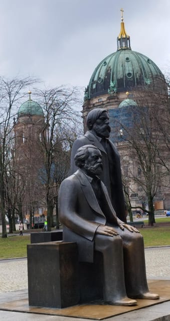 Berlin (E)Bike Tour Historical Highlights in Small groups - How the e-bike and rickshaw setup actually helps you