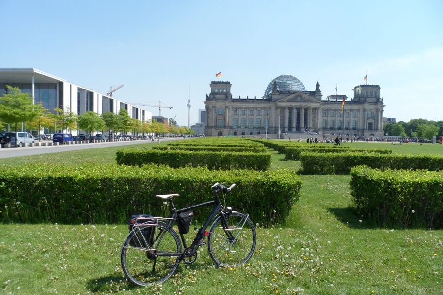 Berlin: E-Bike Tour of the Berlin Wall and Mitte Highlights - Starting at Bornholmer Strasse, where the Wall story begins