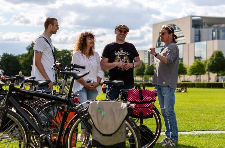Berlin: E-Bike Tour of the Berlin Wall and Mitte Highlights - Mauerpark and Bernauer Strasse: seeing division in real space