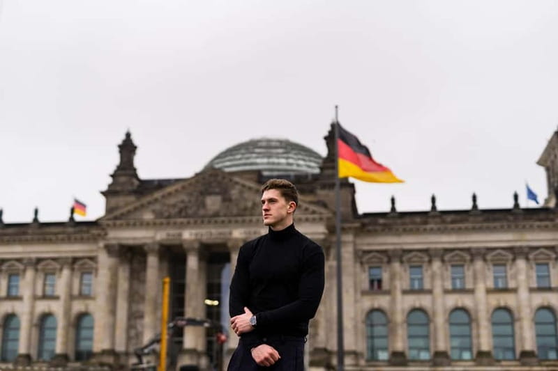 Berlin: Early Morning Private Photoshoot to avoid the Crowd - Museum Island stops: Neues Museum Colonnade, James Simon Gallery, and Lustgarten