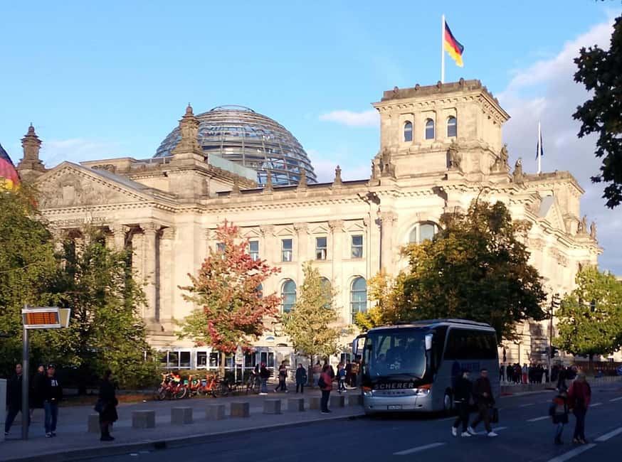 Berlin: East and West Wall Tour by Bike with a Guide - Scheunenviertel and Märchenbrunnen: finishing with storybook Berlin energy