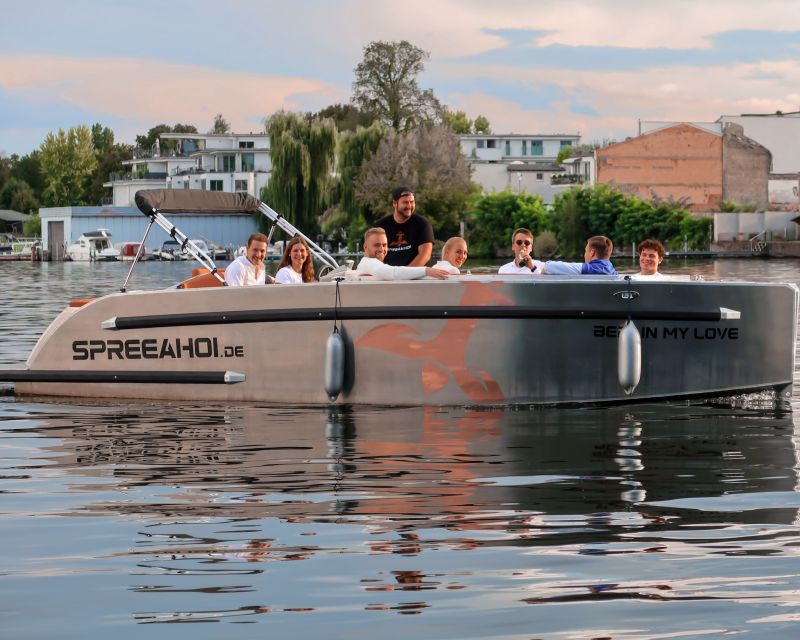 Berlin: Electric Boat Rental for self-driving 2 hrs - Swimming from the platform and ladder