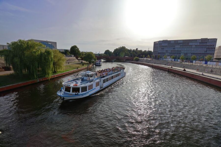 Berlin: Evening City Sightseeing Cruise - Key Things To Know Before You Go