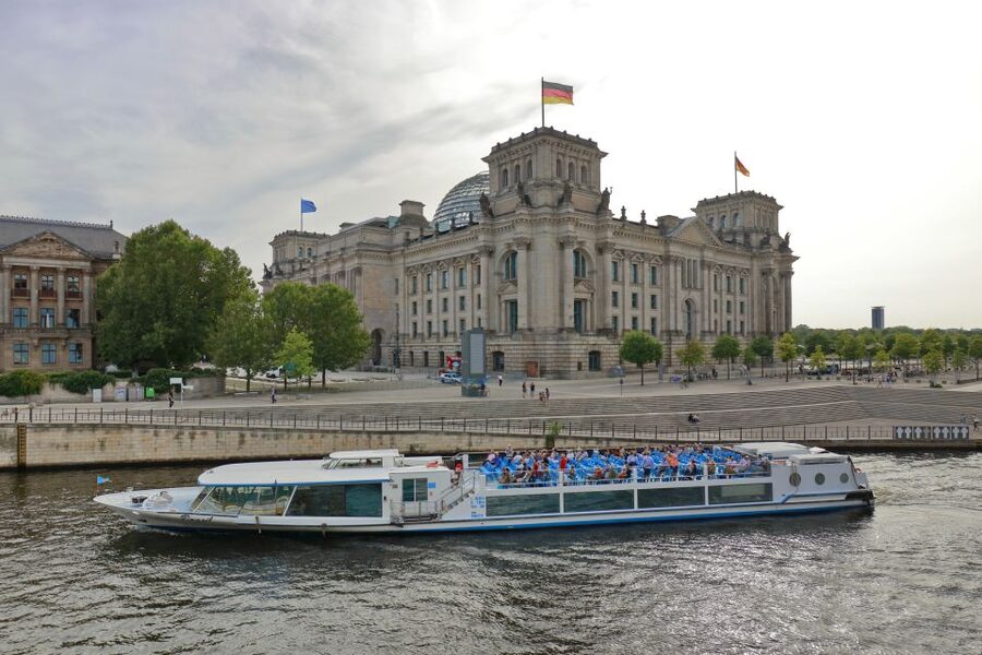 Berlin: Evening City Sightseeing Cruise - Bellevue Palace and Tiergarten: A Palace Moment Without the Crowd