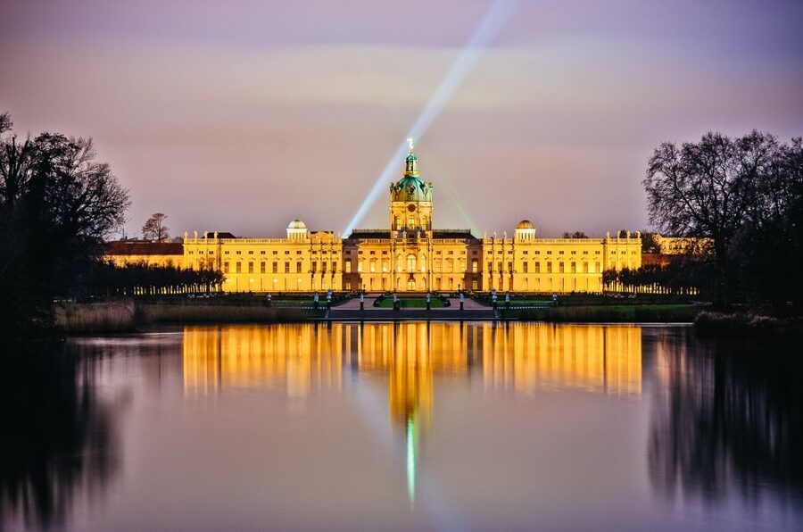 Berlin: Evening City Sightseeing Cruise - Berlin Central Station and Moabit: Modern Edges Along the Water
