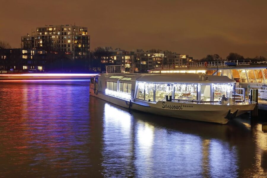 Berlin: Evening City Sightseeing Cruise - Charlottenburg Palace From the River: Big-Time Sightseeing