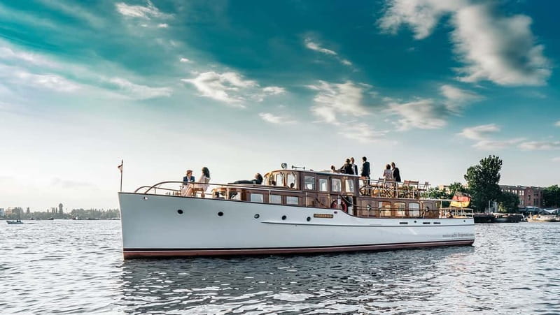 Berlin: Evening Yacht Cruise with Aperitif & Dinner Upgrade - Drinks Are Included, and the Options Cover Different Moods