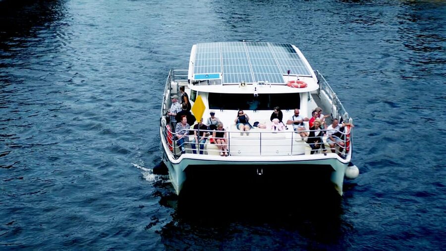 Berlin: Exclusive Boat Tour on a Solar-Powered Catamaran - Seats, drinks, and the value of paying $41 for 2.5 hours