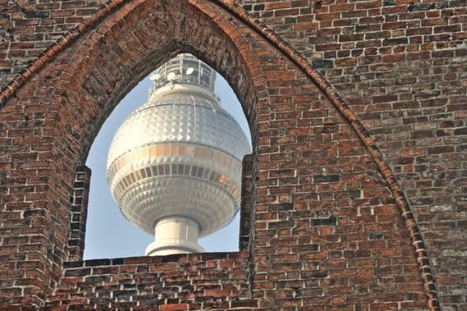 Berlin: Experience the Alternative Kreuzberg on a Bike Tour - Das Baumhaus and the Wall’s Creative Afterlife