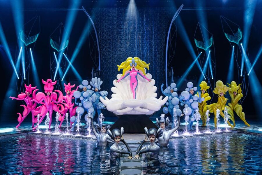 Berlin: FALLING | IN LOVE Grand Show Friedrichstadt-Palast - Costumes by Jean Paul Gaultier, plus Sasha Frolova, in full technicolor motion