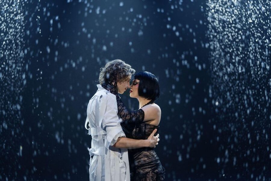 Berlin: FALLING | IN LOVE Grand Show Friedrichstadt-Palast - Music, choreography, and the physical wow factor