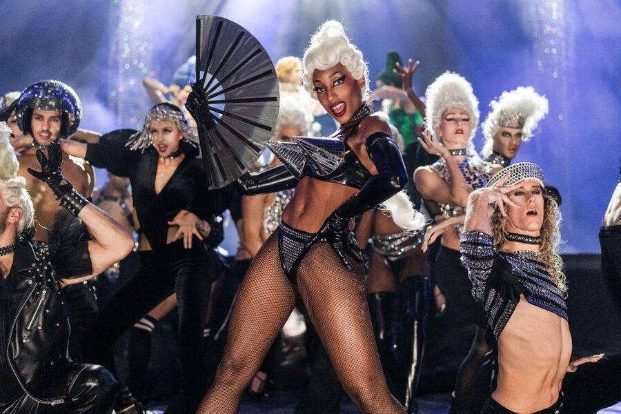 Berlin: FALLING | IN LOVE Grand Show Friedrichstadt-Palast - Food and drinks, plus how to budget your night