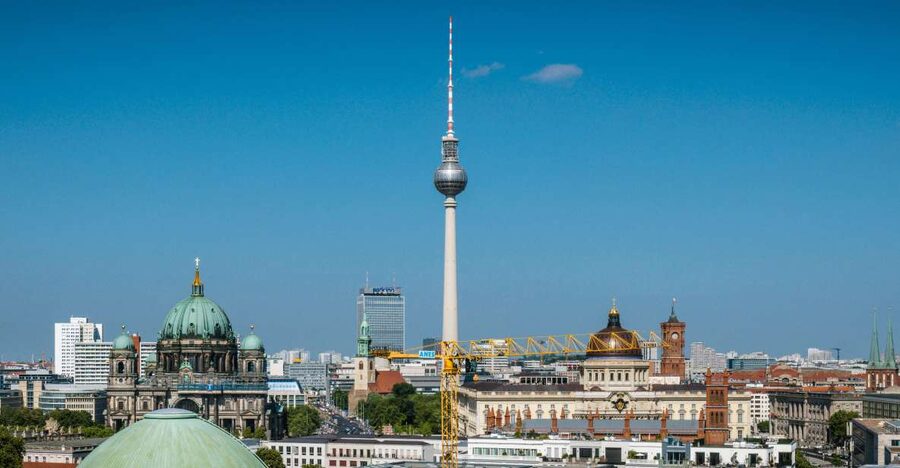Berlin: Französischer Dom 360° Panorama & Crémant to go - The 254 steps to the platform, and how to make it comfortable