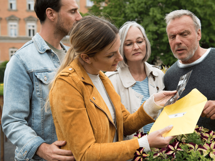 Berlin Friedrichshain: Outdoor Crime Mystery Tour - Getting Hints From the Game Master, Without Killing the Fun