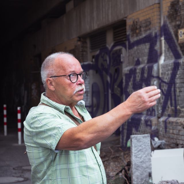 Berlin: GDR witness tour in small group - Berlin-Pankow Stasi Prison and Pre-Trial Inhumane Detention