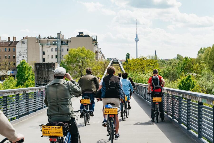 Berlin: Green City Guided Bike Tour - Mauerpark and Volkspark Humboldthain: parks, history, and viewpoints
