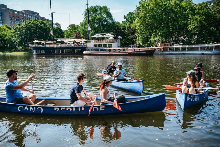 Berlin: Guided Tour by Canoe - Oberbaum Bridge, Badeschiff, and why the water level matters