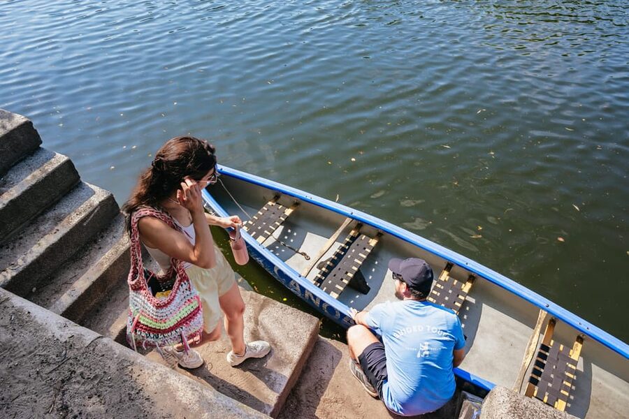 Berlin: Guided Tour by Canoe - East and West Berlin reminders: Osthafen port and the border-control traces
