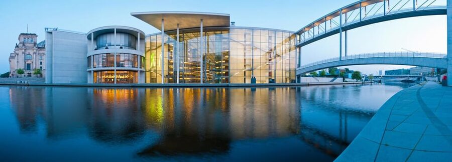 Berlin: Guided Walking Tour around the Reichstag - Verwaltung des Deutschen Bundestages and Jakob-Kaiser-Haus: how the work runs