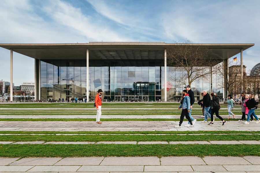 Berlin: Guided Walking Tour around the Reichstag - Marshall-Brücke: crossing the story
