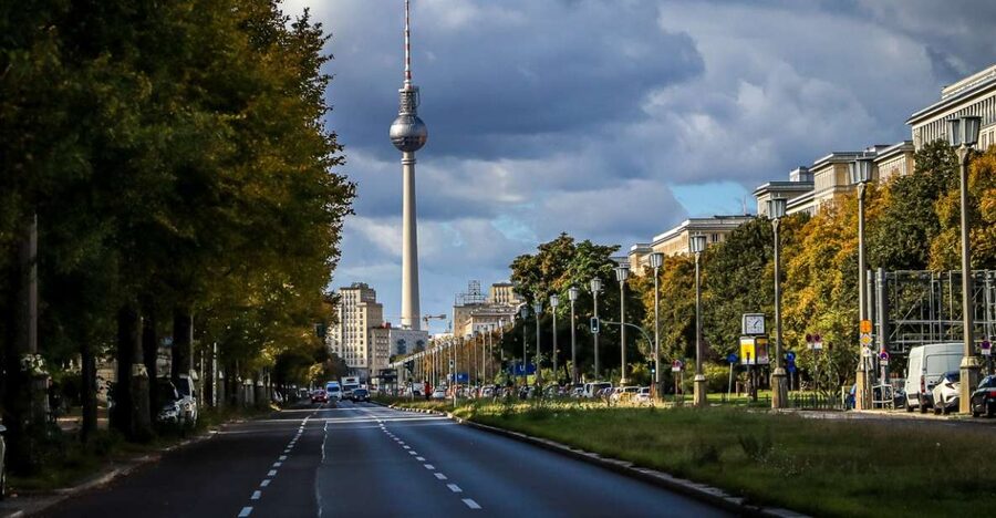 Berlin: Guided Walking Tour in English - Key highlights worth centering on