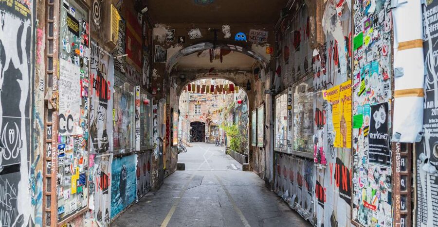 Berlin: Hidden Backyards Guided Walking Tour - Spandauer Vorstadt: why this neighborhood became a Jewish heart