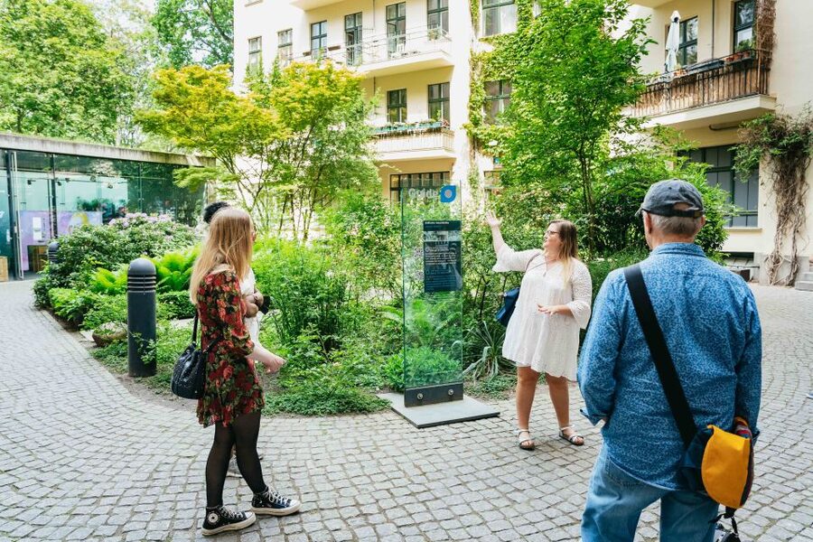 Berlin: Hidden Backyards Guided Walking Tour - Hackesche Höfe and Rosenhöfe: Berlin passageways you can’t guess from the street