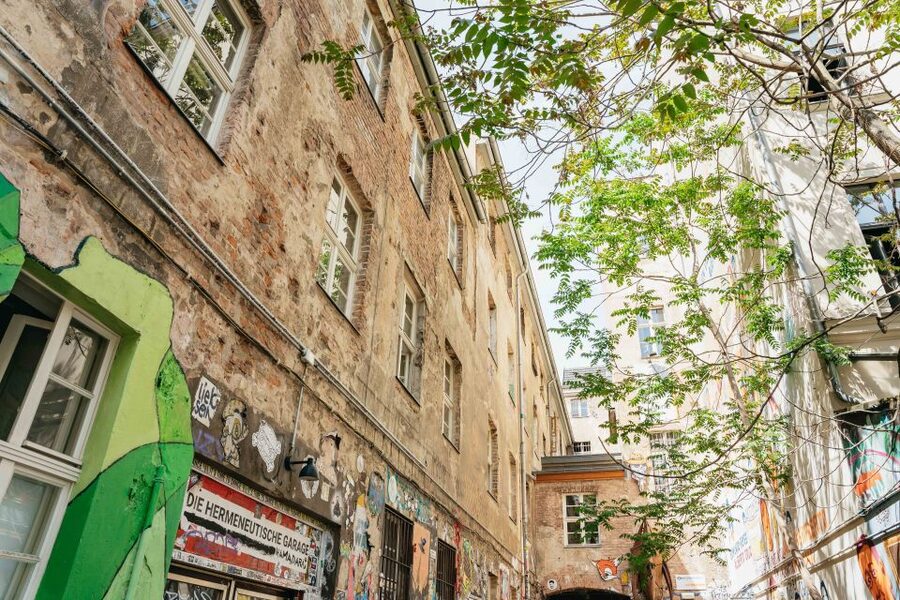 Berlin: Hidden Backyards Guided Walking Tour - Sophienkirche and Auguststraße: religious roots and city layers