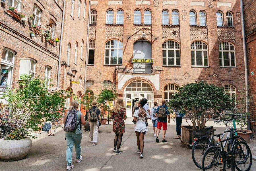 Berlin: Hidden Backyards Guided Walking Tour - Heckmann-Höfe: the bright courtyard break you will remember