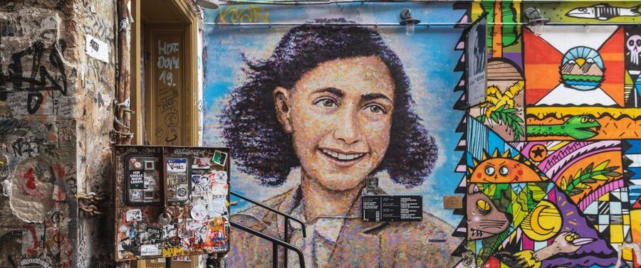 Berlin: Hidden Backyards Guided Walking Tour - What makes the guide part matter so much