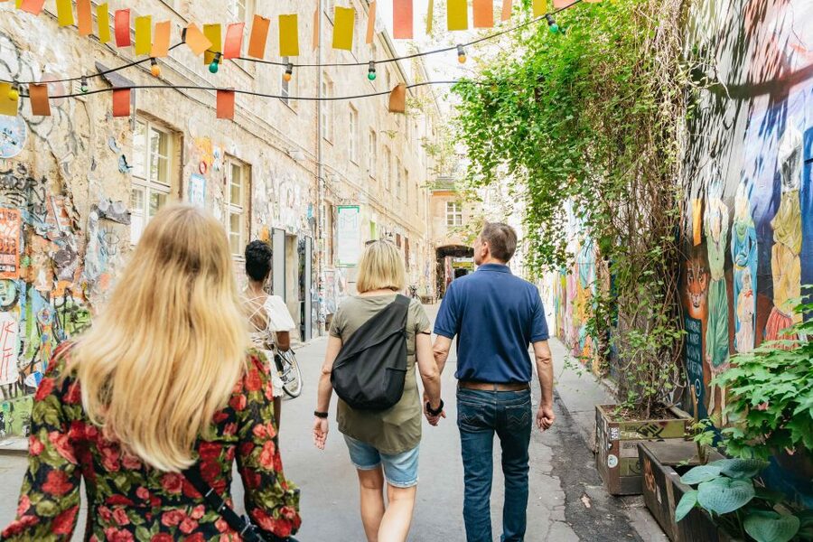 Berlin: Hidden Backyards Guided Walking Tour - Starting at Hackescher Markt, ending on Oranienburger Straße