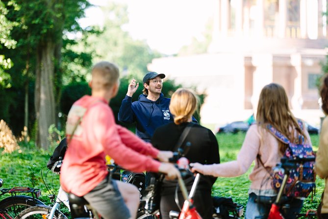 Berlin Highlights 3-Hour Bike Tour - Political Berlin, the Reichstag region, and the buildings that signal power